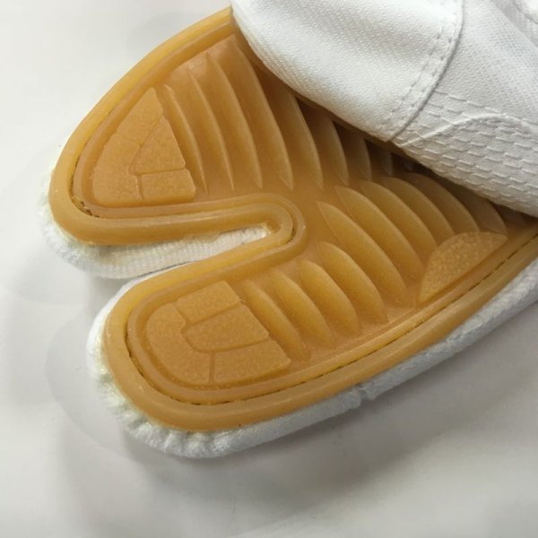 画像2: 太鼓にも最適な地下足袋(ゴム底)白 (2)