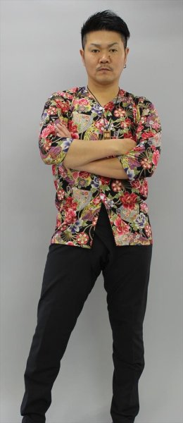 画像4: 鯉口シャツ【牡丹と扇面　黒系・赤系】Ｓ・Ｍ・Ｌ寸　大人用 男性女性兼用 黒系 赤系 (4)