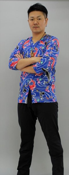 画像7: 鯉口シャツ【流水に夫婦鯉　黒・青】　Ｍ・Ｌ寸　大人用 男性女性兼用 青系 (7)