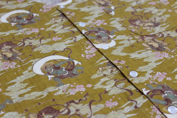 画像4: 鯉口シャツ【風神雷神と桜のベージュ】 Ｓ・Ｍ寸　大人用 男性女性兼用 白系 (4)