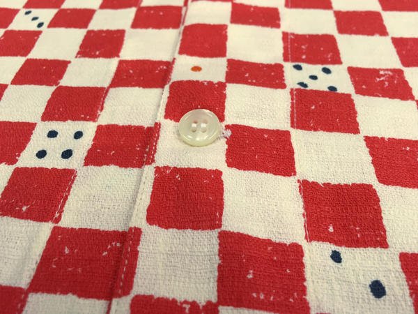 画像3: お取寄せ2〜3営業日　鯉口シャツ【サイコロ／赤】大人用 男性女性兼用 白系 赤系 (3)