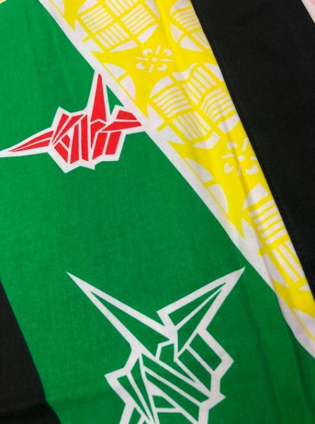 画像2: お祭り袖なし法被:半纏帯別売【抽象柄(花・折鶴)】赤系 (2)